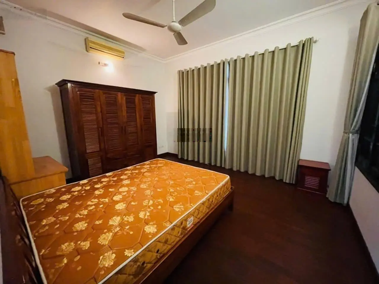 Biệt thự sân vườn. Gara ô tô, bể bơi kiểu Pháp phố Tô Ngọc Vân. DT: 160m2 4T. MT: 15m. Giá: 52tỷ