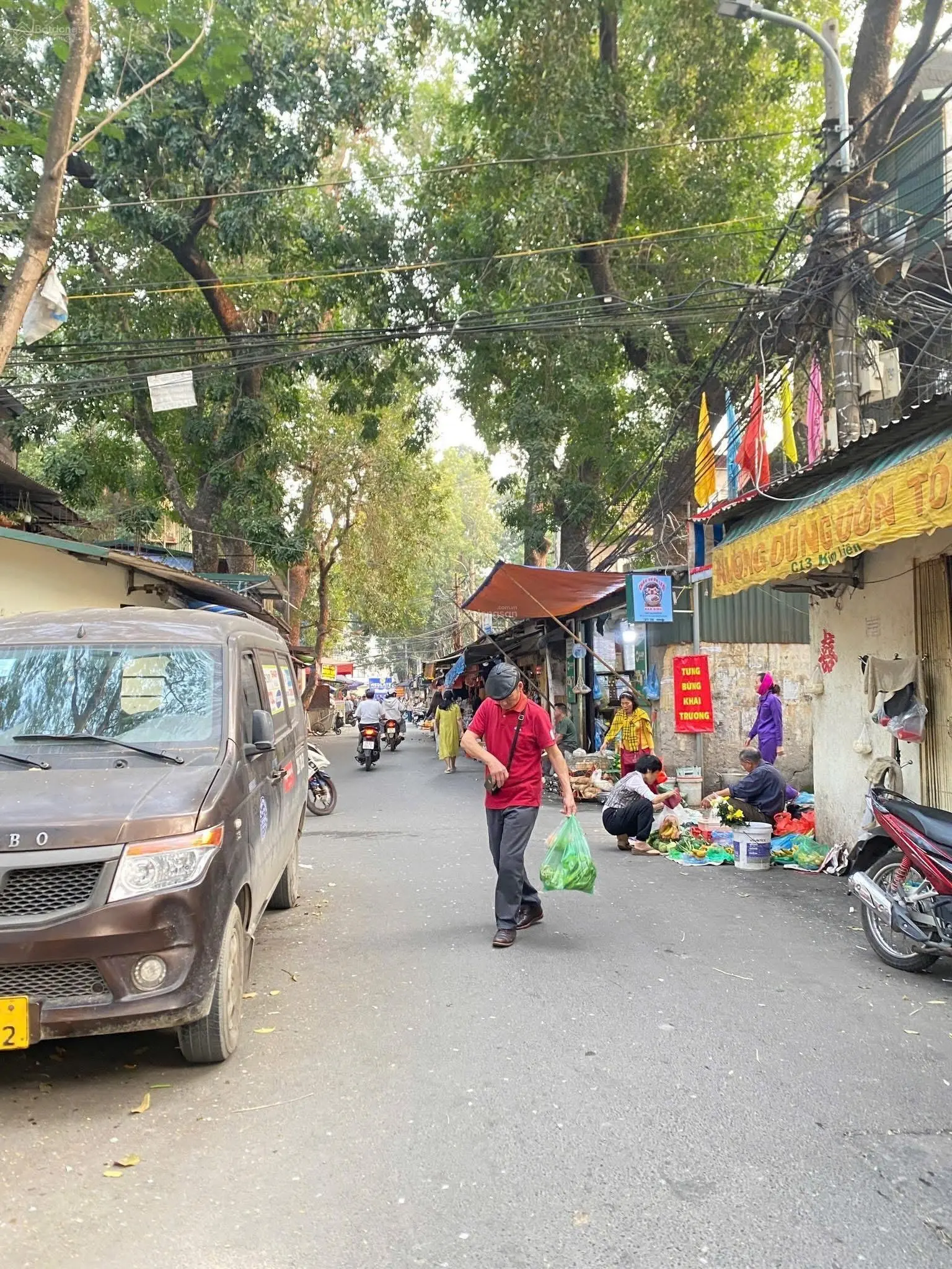 Mặt ngõ - 1 nhà ra phố - ô tô đỗ cửa/vào nhà - kinh doanh - khu vực sầm uất đông cư dân-phố 8/3