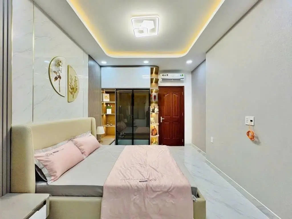 Mua nhà đẹp đường Đào Tấn, Quận 5, DT 80m2, sổ hồng riêng