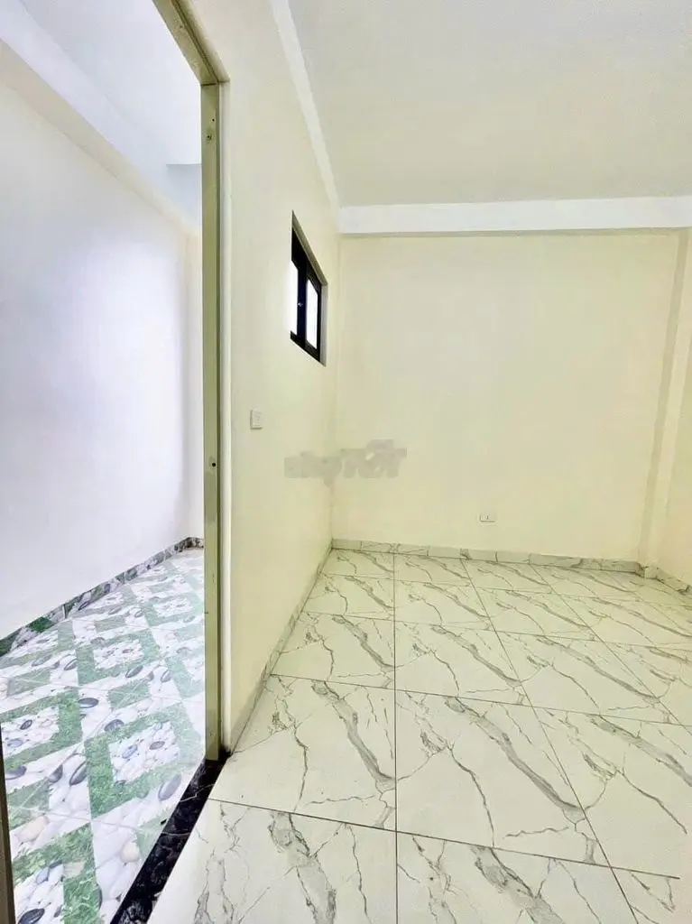 Chỉ từ 1 tỷ có nhà Hà Đông. 5 tầng 3 ngủ. 100m ra trục chính.