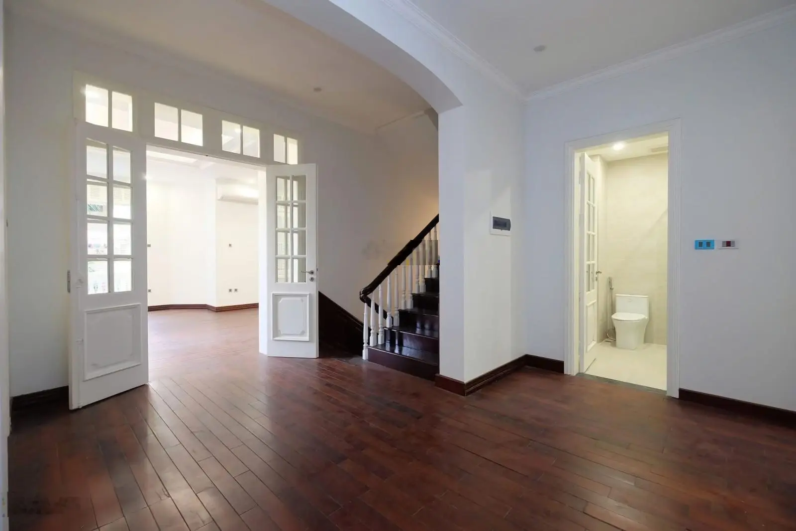 Bán nhà cực đẹp ngõ 275 Âu Cơ 160m2, 4 tầng, mặt tiền 8m. Sổ đẹp, giá rẻ. Tiện ở và đầu tư giữ tiền