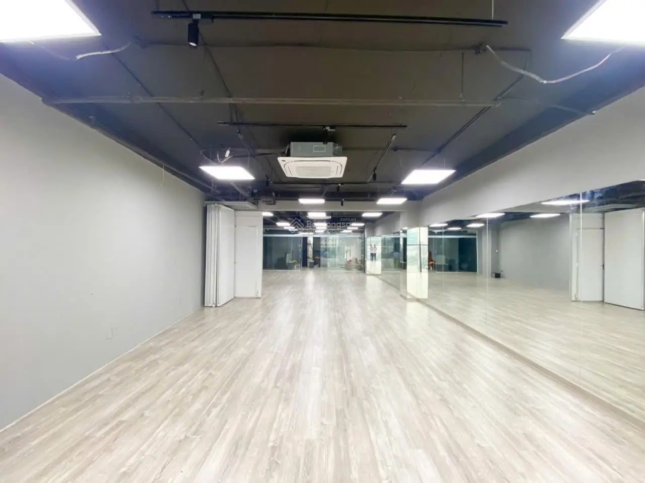 Cần bán gấp, giá đầu tư ngon, mặt phố vỉa hè 3 ô tô tránh, kinh doanh, Phú Thượng 104m2 nhỉnh 20 tỷ