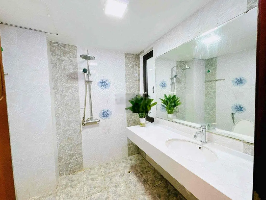 Cực Gấp! Thái Hà, sát ô tô, lô góc, nhà mới, 45m2*5T, chỉ 5.7 tỷ