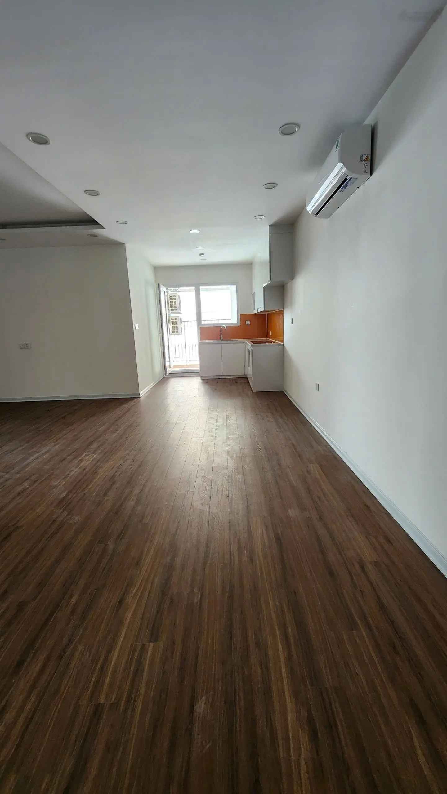 Chính chủ bán gấp căn Góc 98,87m2 tòa River giá 4tỷ5x0 nội thất liền tường mới nhận bàn giao chưa ở