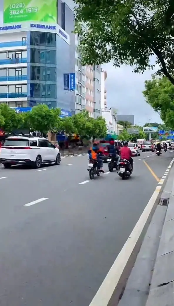 Bán gấp văn gốc 3 mặt tiền Nhà đẹp 5 tầng - 3 mặt thoáng - Hẻm XH gần Nguyễn Văn Trỗi