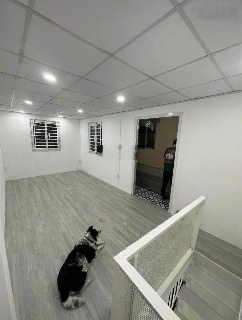 Bán nhà Đ. CMT8 - Q3. Diện tích 40m2. Giá bán 2tỷ7. Đã có sổ.