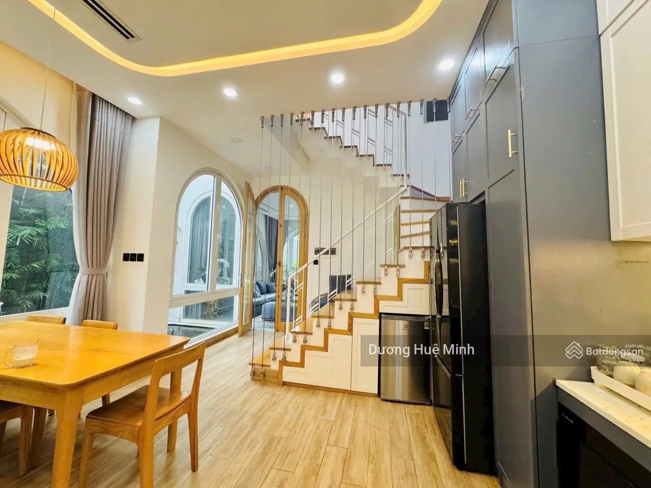 Bán biệt thự mặt tiền đường P. Linh Chiểu đối diện VinCom Thủ Đức, hoàn công đủ, nội thất cao cấp