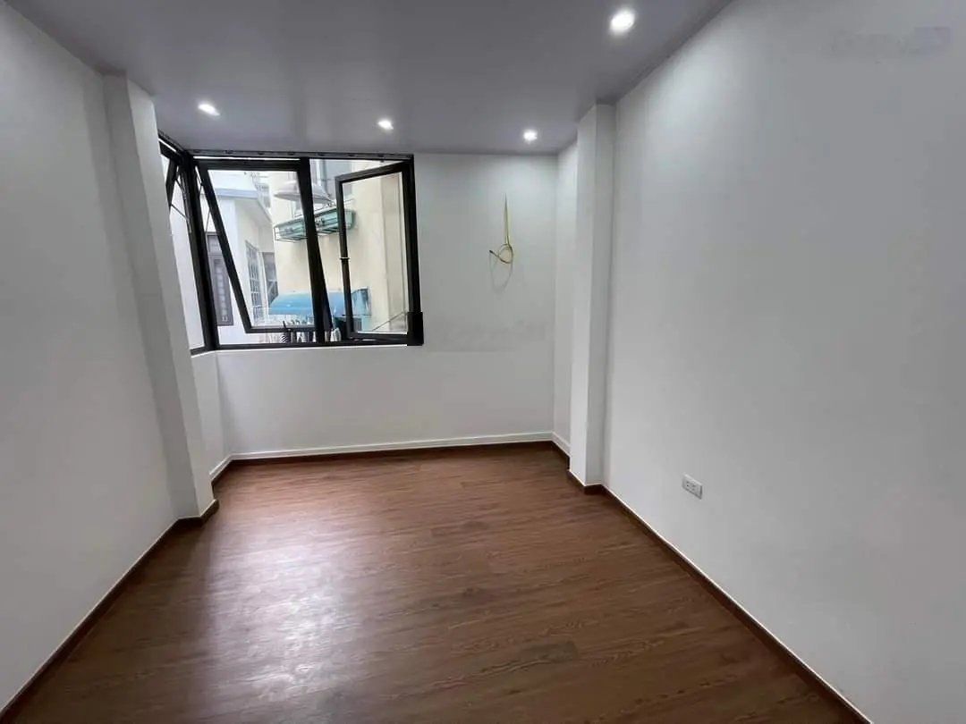 3.25 tỷ - Văn Cao thông Hoàng Hoa Thám - Lô góc 3 thoáng - Sổ riêng - 2 Ngủ - 3 gác đỗ cửa
