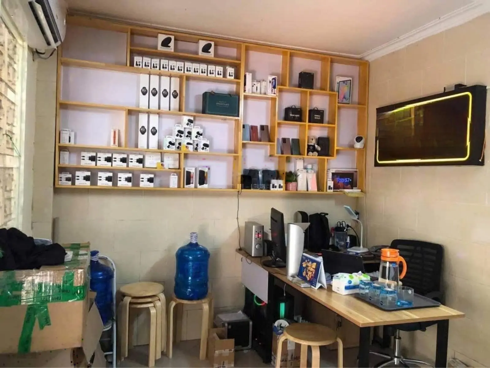 Cần bán gấp nhà mặt ngõ Đường Láng - ngõ thông ra chợ ngã Tư Sở - vừa ở vừa Kinh doanh rất hợp lý