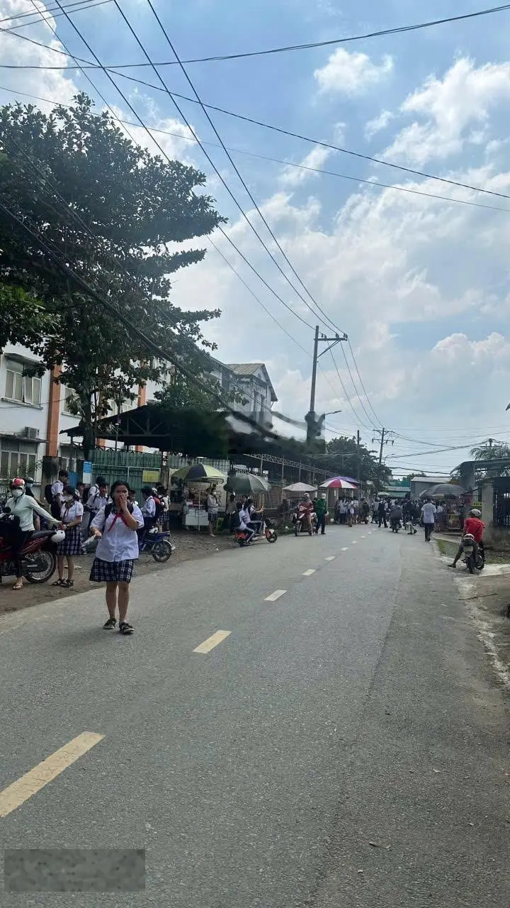 Bán nhà sổ hồng riêng 2/đường nguyễn thị ngâu,thới tam thôn ,hóc môn giá siêu hời chỉ 2,55 tỷ,75m2