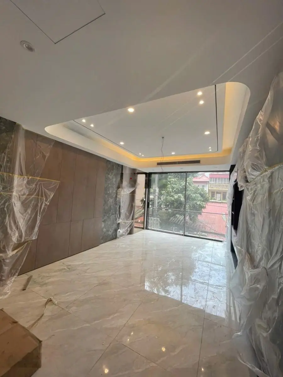 Bán nhà bồ đề , long biên 60m2 , 16,3ty mt4met ,thang máy, gara ôtô, 6 phòng ngủ.fun nội thất