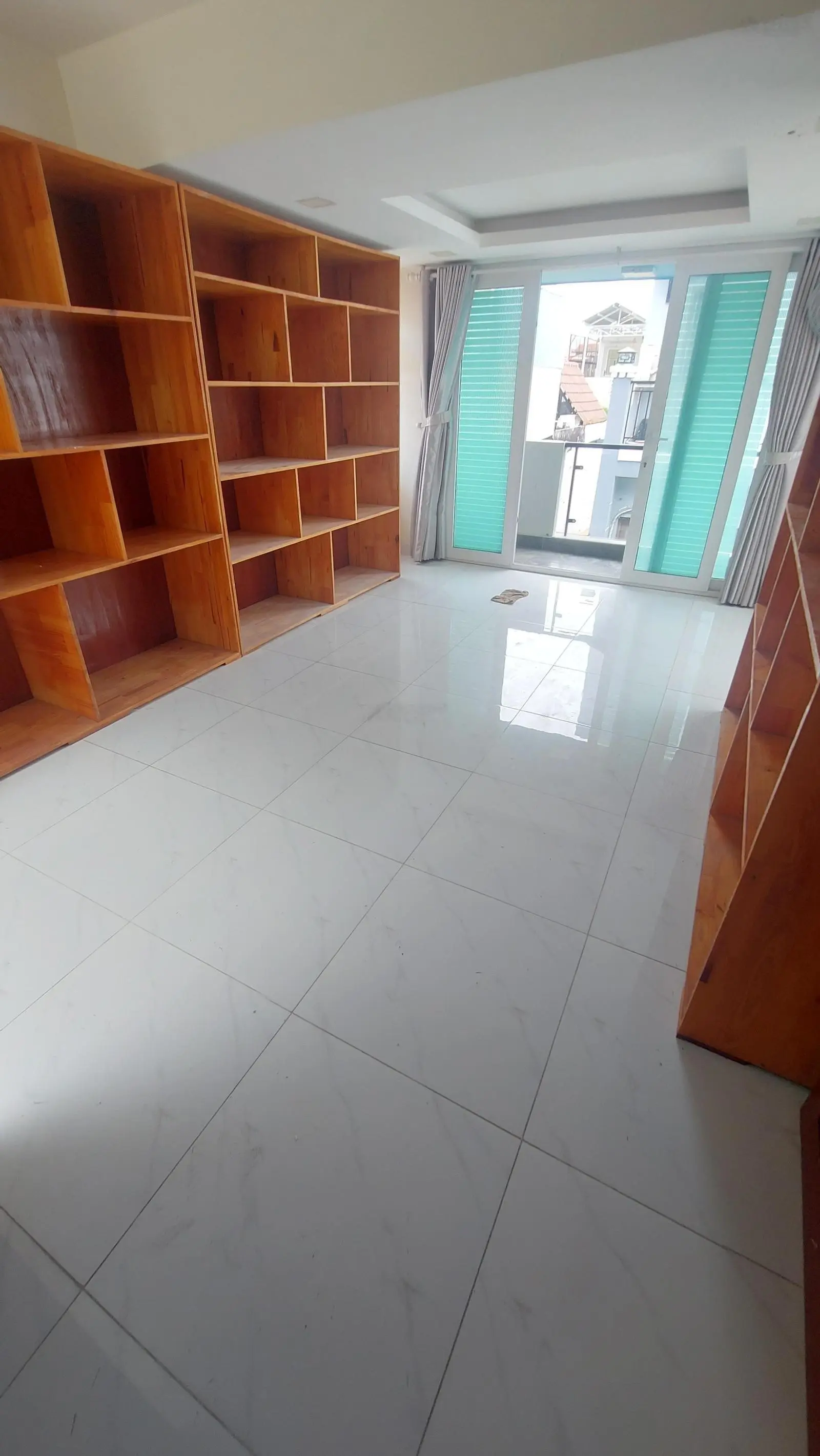 Bán nhà 3 phòng ngủ mặt tiền đường số quận 4