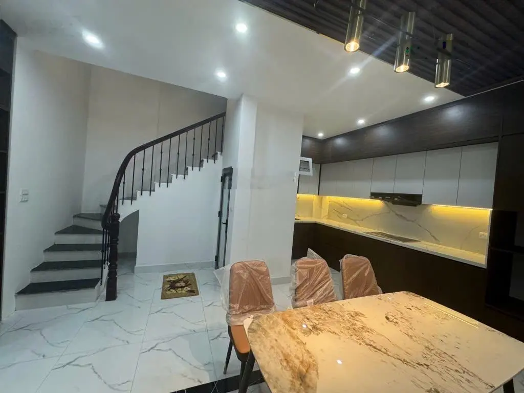 Vương thừa vũ - ô tô tránh sát nhà - khu quân đội - dt: 50m2; mt: 8.6 m - nhỉnh 10 tỷ