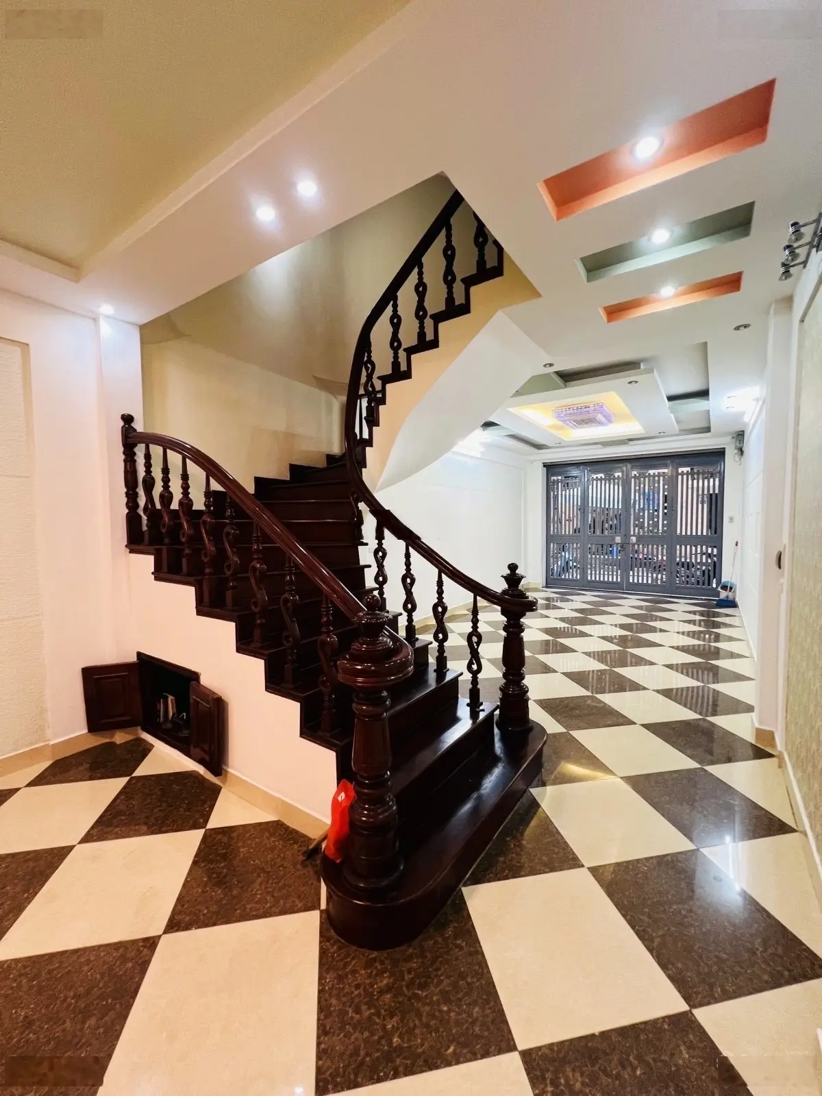 Hạ chào: Bán nhà phân lô Nghĩa Đô ô tô vào nhà vừa ở vừa kinh doanh 5 tầng, 63m2, chỉ nhỉnh 24 tỷ