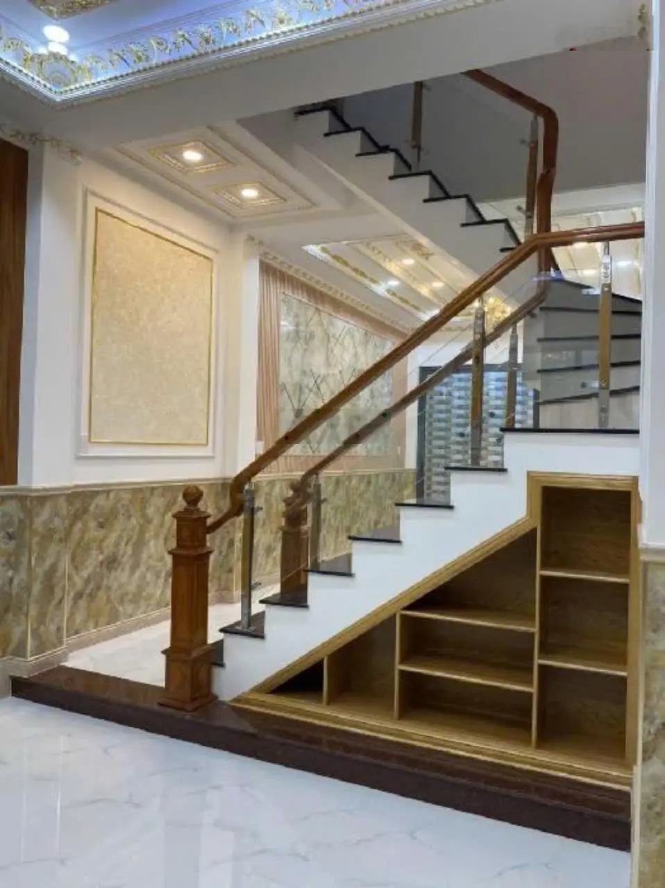 42m2 -Thành Thái q10 - Xe Hơi đỗ cửa - 4 tầng kiên cố -5pn - chỉ 9 tỷ nhỉnh TL .
