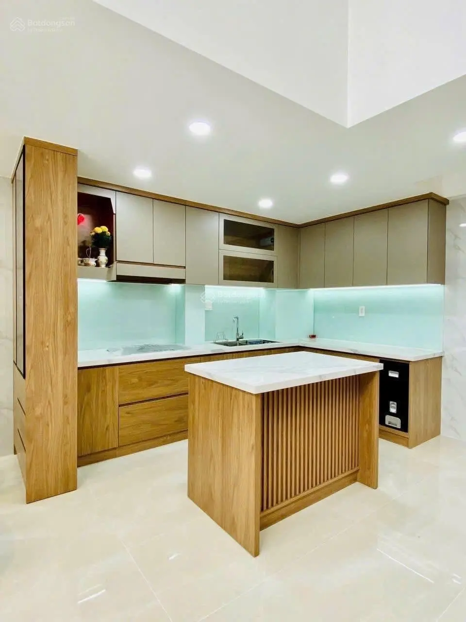 Bán gấp giá tốt nhất 3tỷ7 quay đầu trong khu vực quận 10. Dt 65.1m2, shr, hđt cao 17triệu/1tháng.