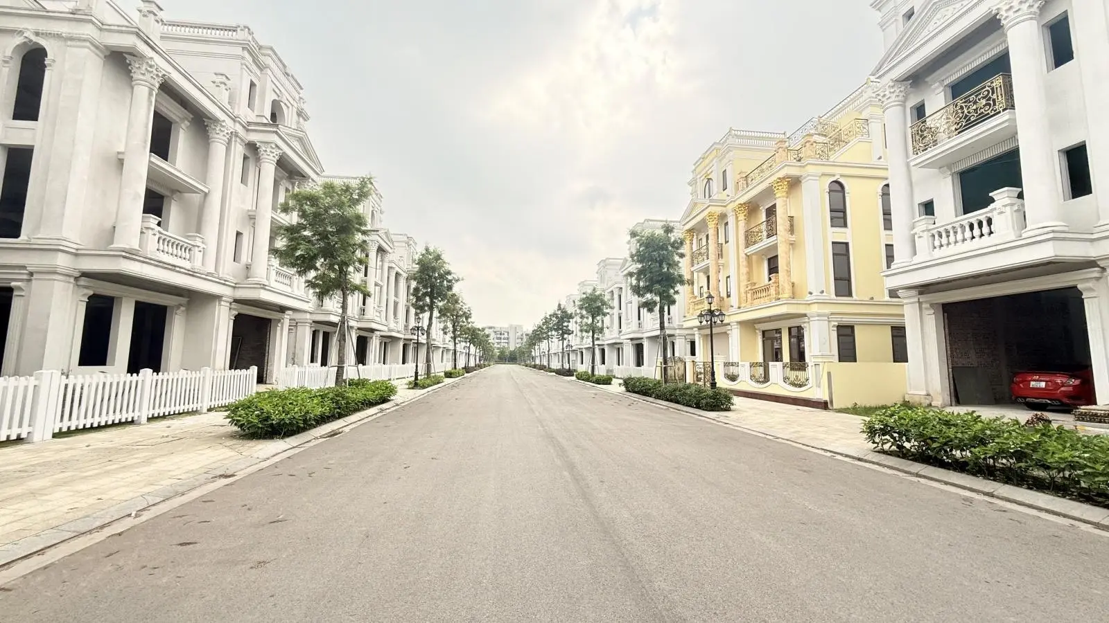 Gia đình tôi cần bán gấp biệt thự him lam vĩnh tuy, view sân golf. 468m2 x 5tầng - giá 235tỷ.