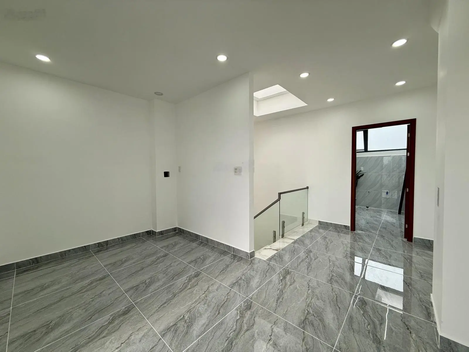Nhà bên Chợ Hạt Điều, đường Dương Thị Mười, DT:4,5x13M, Lửng, 3Lầu, 4PN, Gara ô tô, Sân thượng, Q12