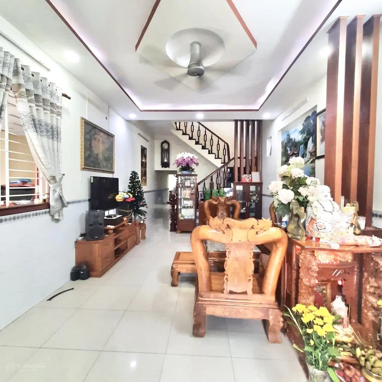 Cần bán nhà lầu trệt ngang 8,8m có thể ngăn làm 2 căn lầu trệt sát bên chợ xóm nghèo