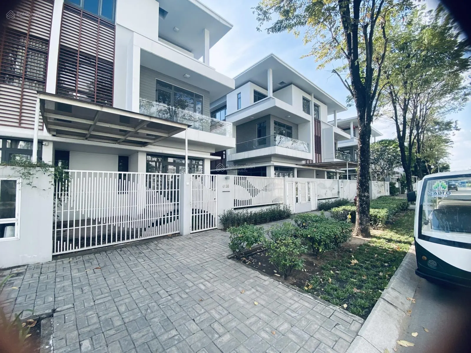 Chủ nhà cần ra gấp căn song lập 230m2 Phố Đông Village Quận 2 chỉ còn giá 22 tỷ thuận tiện mở VP