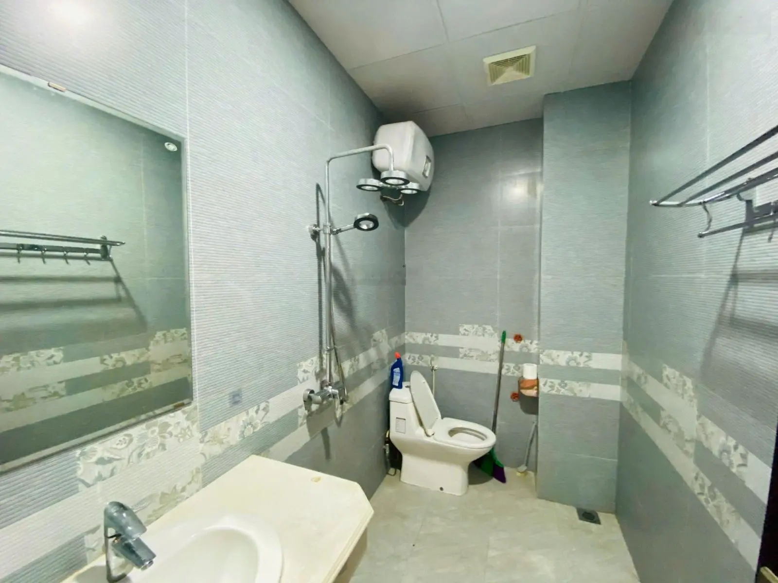 Bán nhà khu 4 Bình Minh hàng xóm Vinhomes, 95m2, MT 5m, 3 tầng, Đông Nam, có gara, giá nhẹ 4,85 tỷ