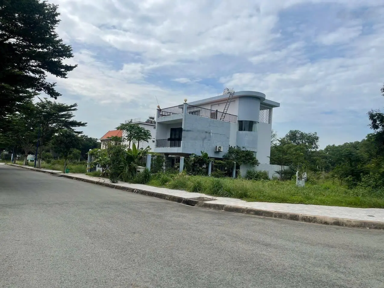 Hàng giá gốc CĐT F0,6 nền liền kề hướng Nam KDT Bình Nguyên 97m2 trục N3 đối diện biệt thự