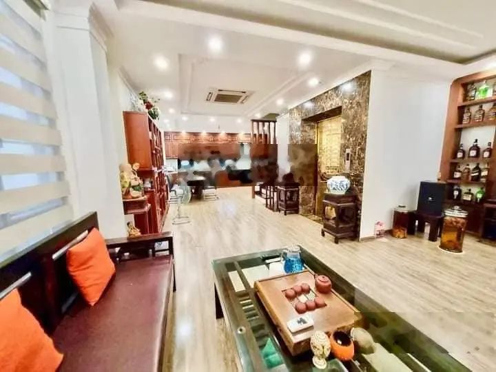 Bán nhà 261 Trần Quốc Hoàn, Cầu Giấy 41m2, 14 tỷ 3 ô tô tránh, kinh doanh sầm uất, đẹp long lanh