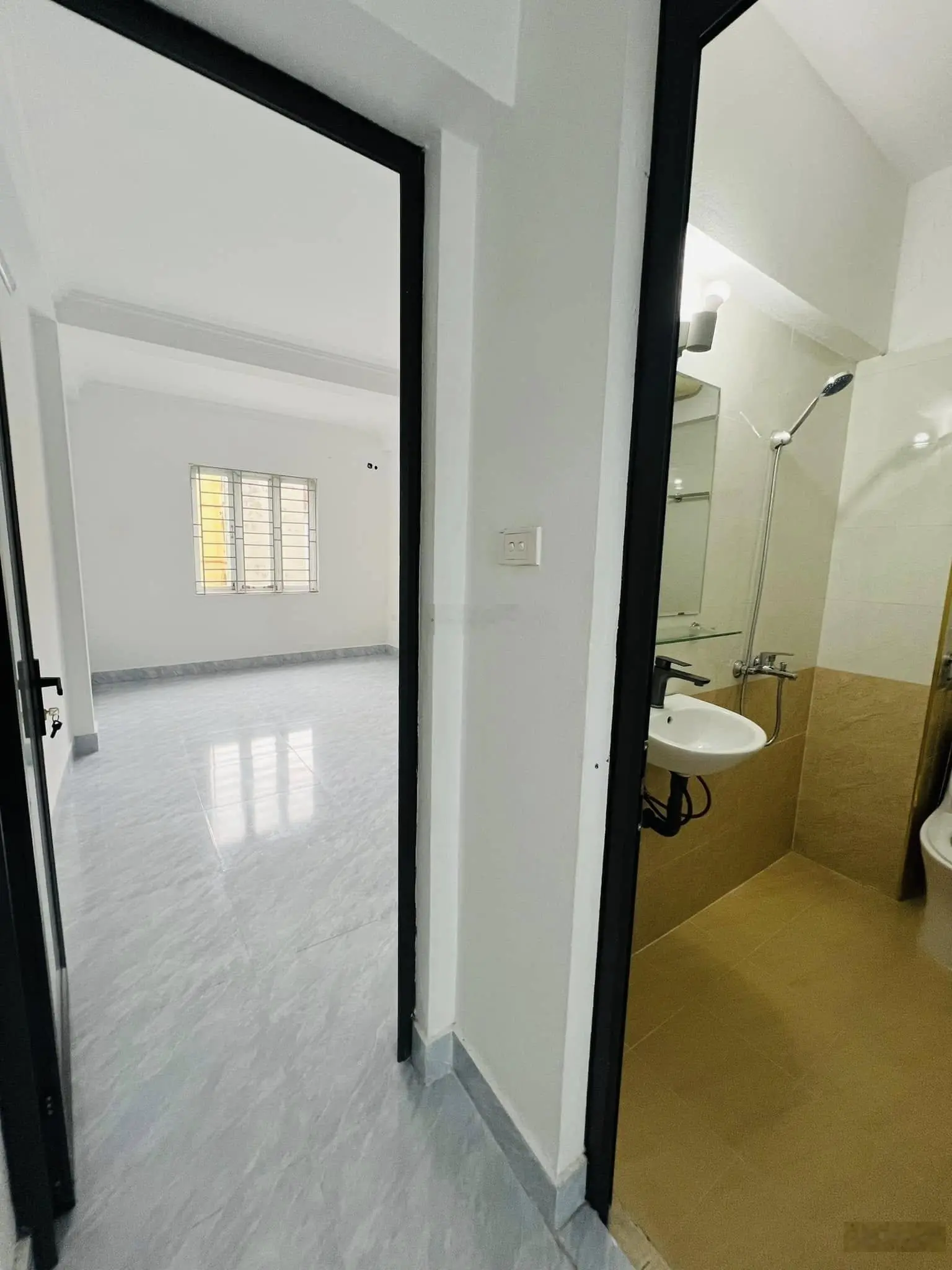 Bán nhà Tứ Liên - phân lô ô tô vào nhà - ở ngay đón tết - 4 tầng đủ công năng giá 9.5 tỷ