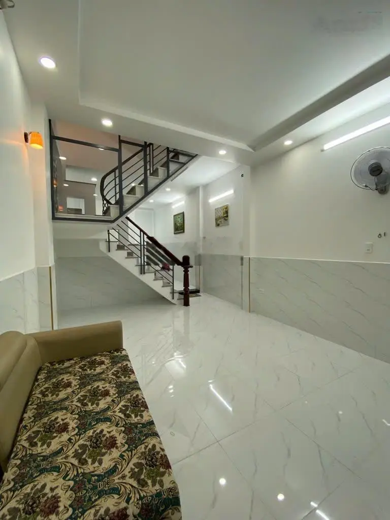 Bán nhà 3 tầng DT: 4x12,5m, TC 50m2 Trần Quang Diệu, Quận 3- khu vực buôn bán thời trang-giá 8,8 tỷ