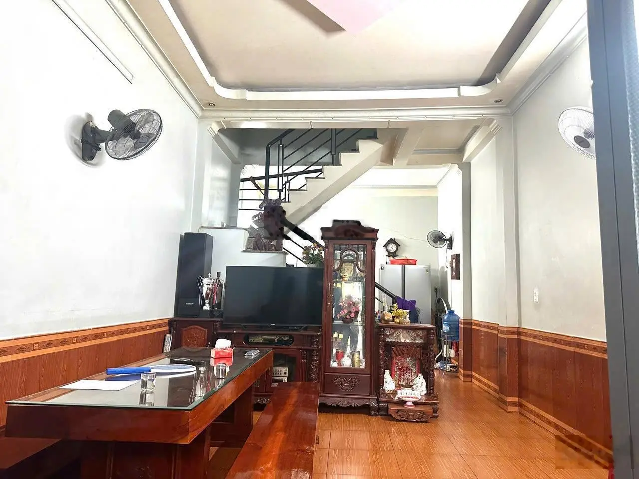 Nhà 2 lầu cách Phạm Văn Đồng 100m - DT 50,2 m2 - HXH đến nơi - giá chỉ 4. X tỷ TL thiện chí