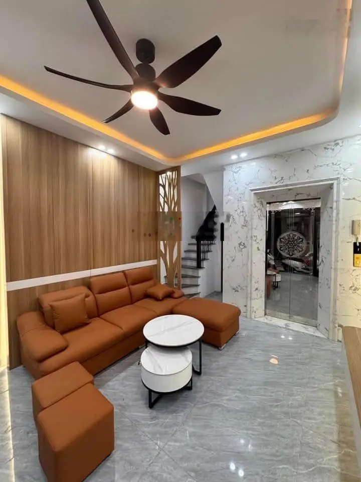 Nhà đẹp phố Giang Văn Minh, mới thang máy xịn sò, cách ô tô 65m, gần phố, DT 37m2 * 6 tầng