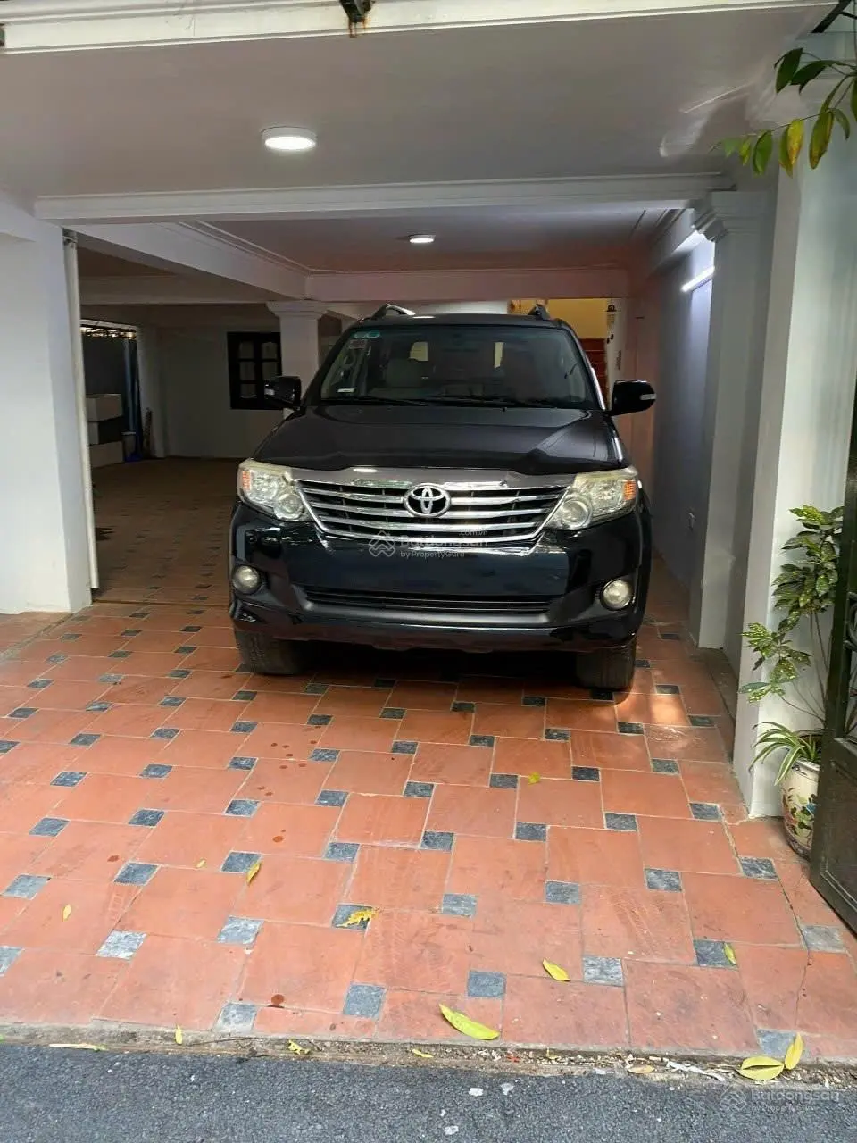Bán biệt thự ngõ 52 Tô Ngọc Vân, Tây Hồ, 120m2, 5 tầng, MT 8.2m, gara ô tô, full nội thất, 42.5tỷ