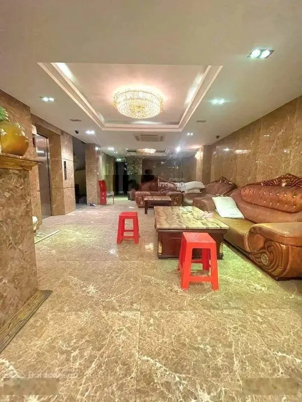 Bán khách sạn mặt phố Bùi Thị Xuân 120m2 sổ đỏ nhà 12 tầng+ 1 hầm dòng tiền 350tr