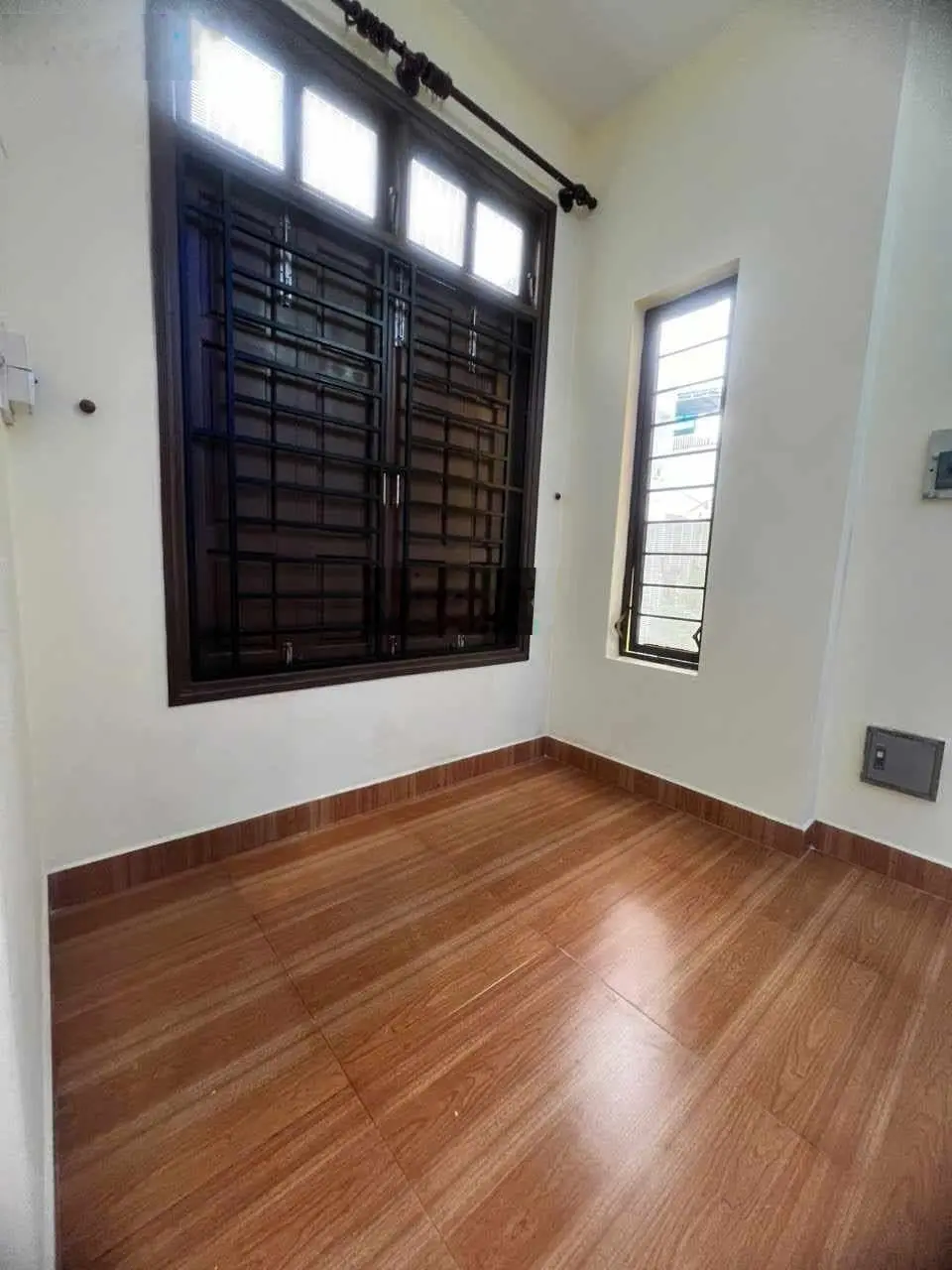 Mặt tiền đường 14m - kinh doanh buồn diện tích 62m2 (5.10x11m) hiện trạng: Tường gạch, mái tôn