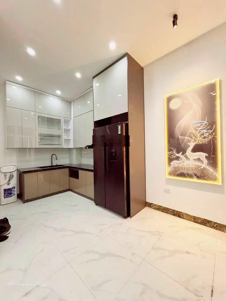 Dịch Vọng , 6 tầng , lô góc 2 thoáng , full nội thất , ôtô đỗ 30m , 7,25 tỷ có thương lượng .