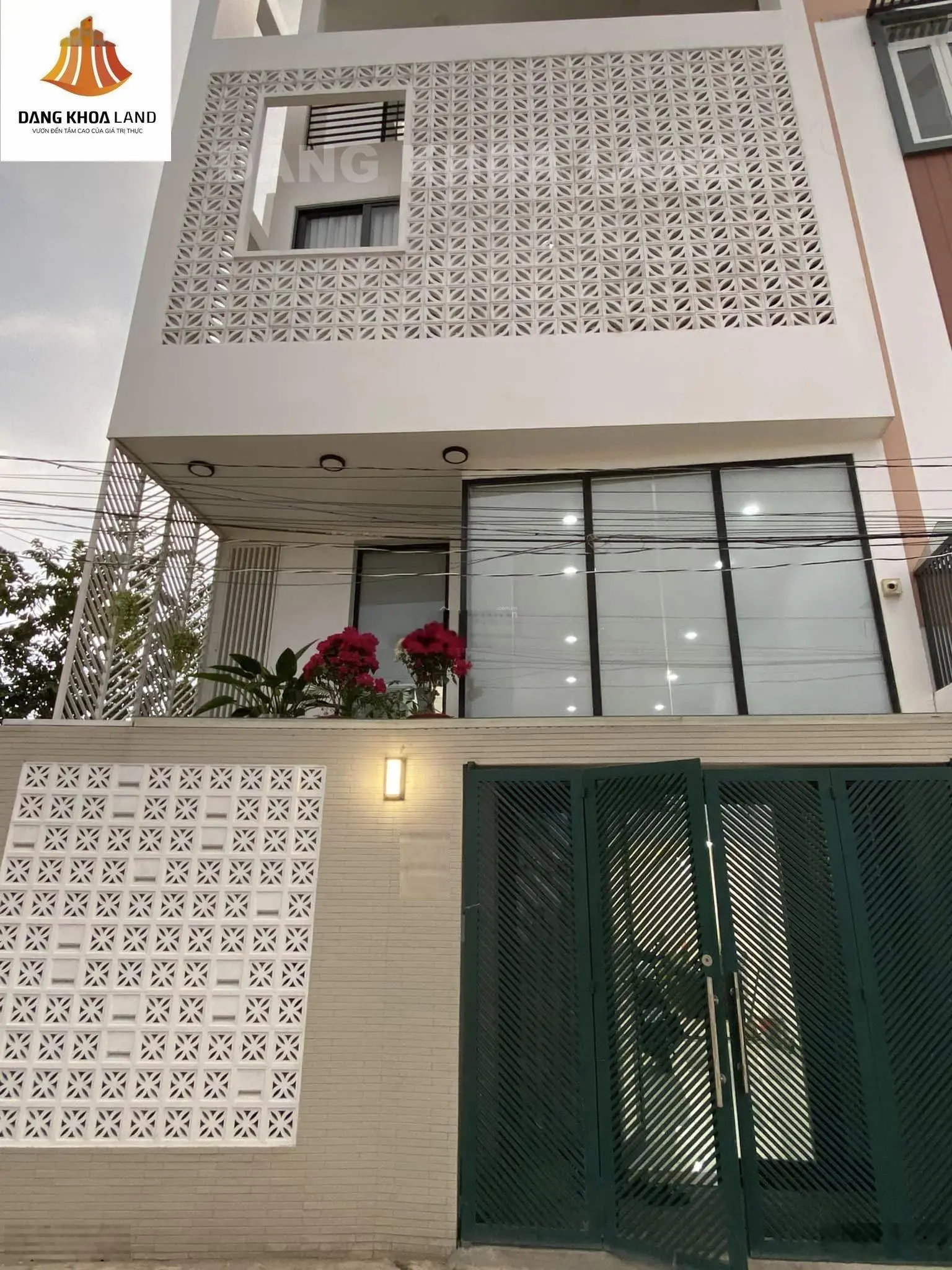 Nhà siêu đẹp - 1 trệt 2 lầu 3PN, HXH đường Làng Tăng Phú, chủ kẹt tiền cần bán gấp