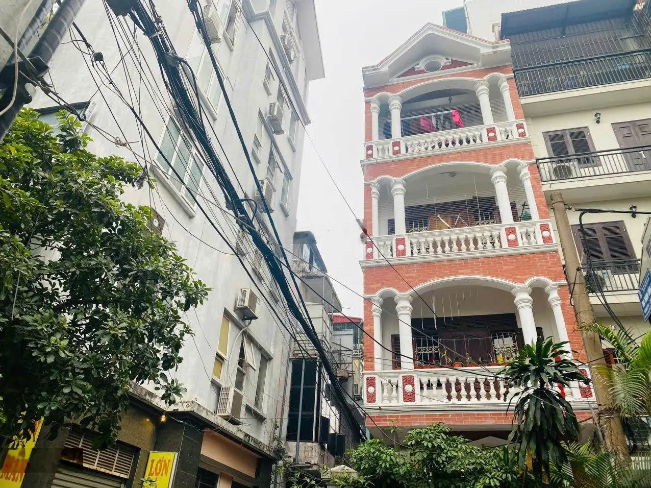 Bán căn nhà 4 tầng phố Thành Công, diện tích 185m2. Mặt tiền 8m. Giá đầu tư