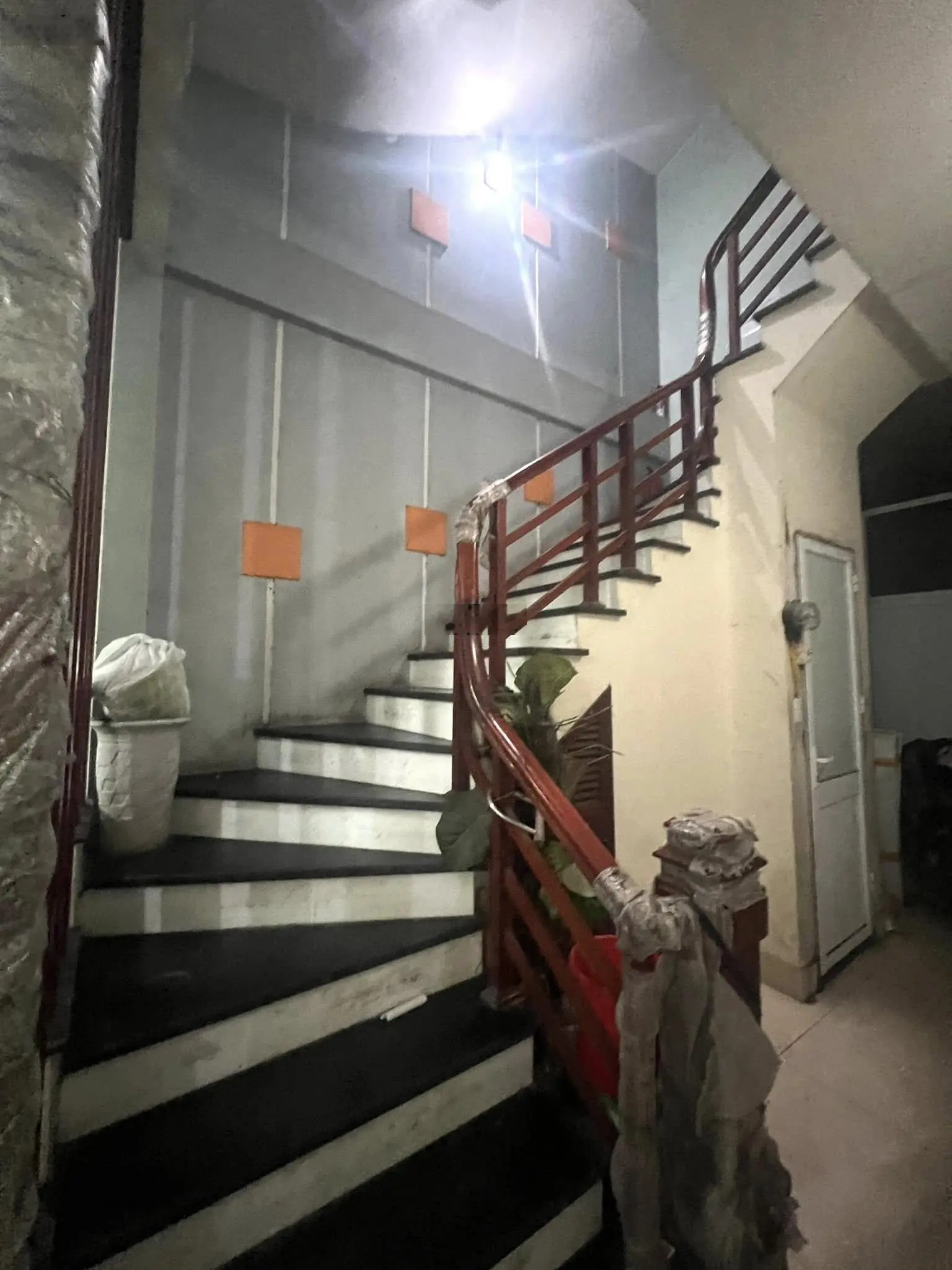 Bán nhà riêng măt ngõ,ô tô kinh doanh tại Hoàng Văn Thái, 18 tỷ, 69m2, 9PN, 6WC, giá ưu đãi ,sổ đẹp