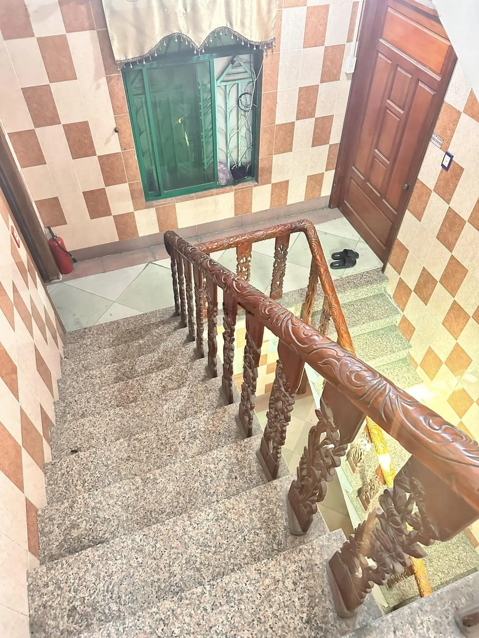 Sụp hầm căn nhà 3 tầng mặt tiền CMT8, dthu 350tr/năm, chủ cần bán gấp chỉ 7tỷ1