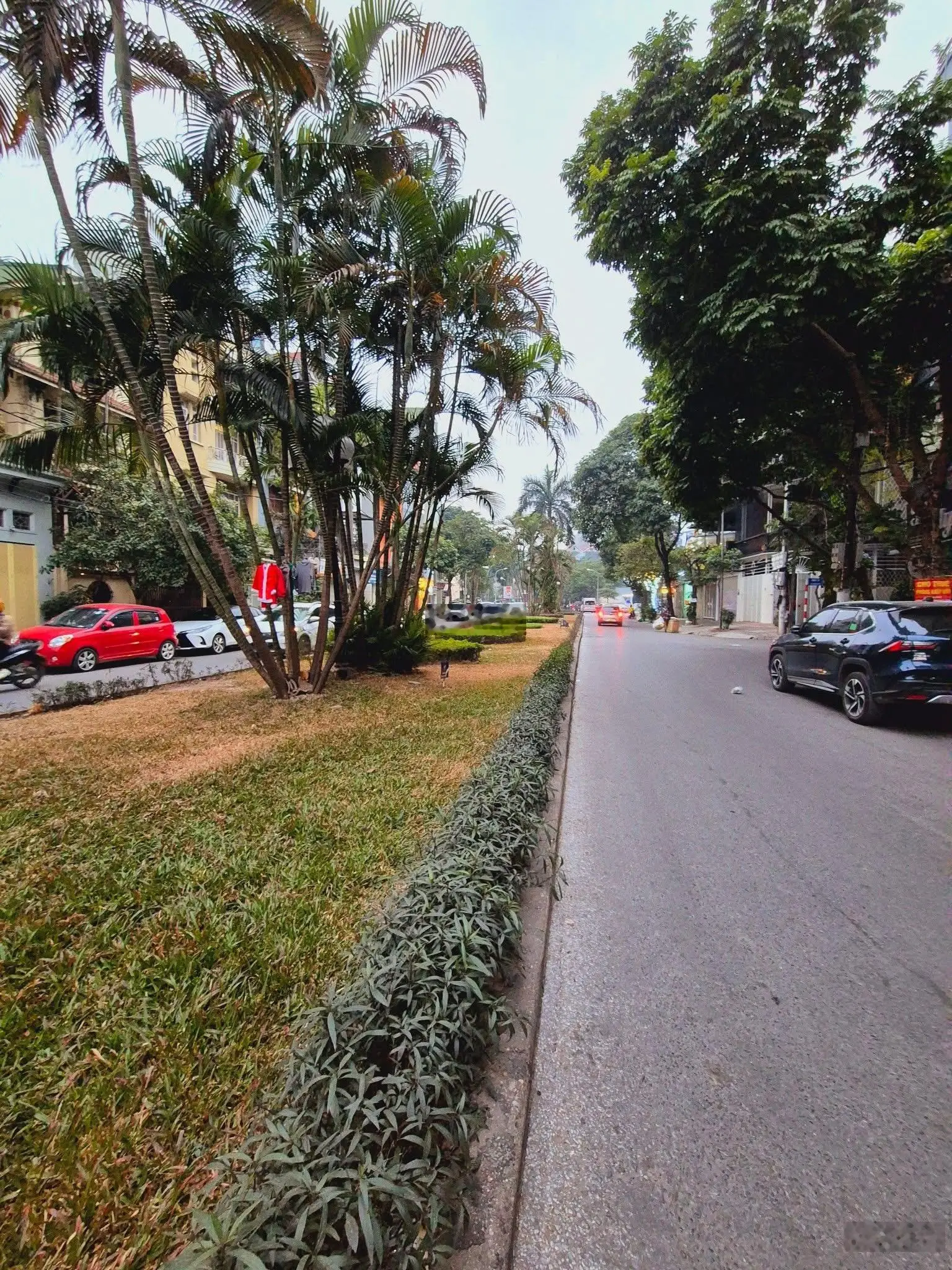 Nhà trong mơ phân lô Nguyễn Chí Thanh ôtô đỗ cửa, cách phố 30m DT 51m2, 5tầng, MT 6m, giá 18,8tỷ
