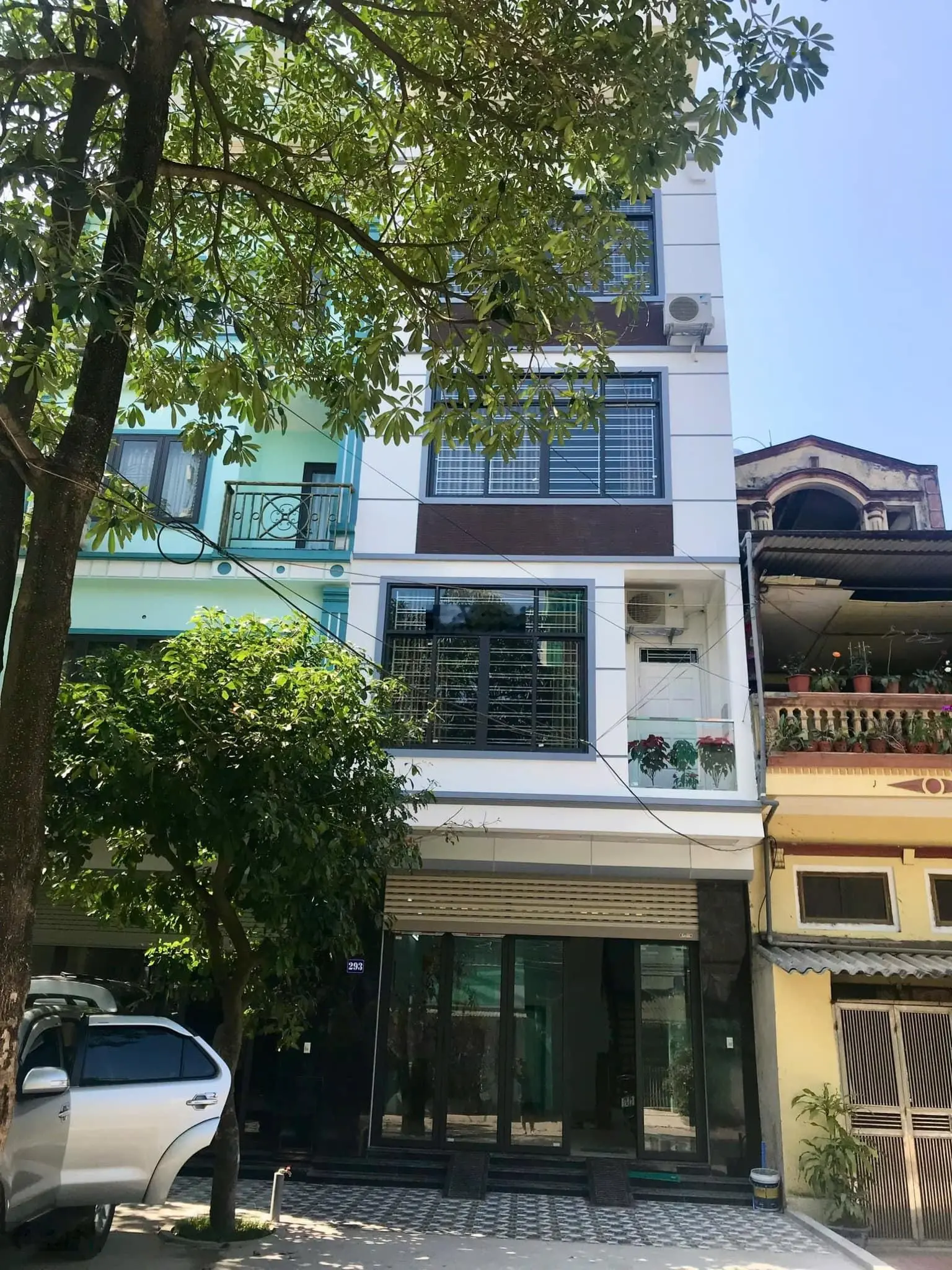 Bán nhà phân lô, 50m2, mt 5m, giá nhỉnh 14 tỷ, oto tránh, vào nhà.