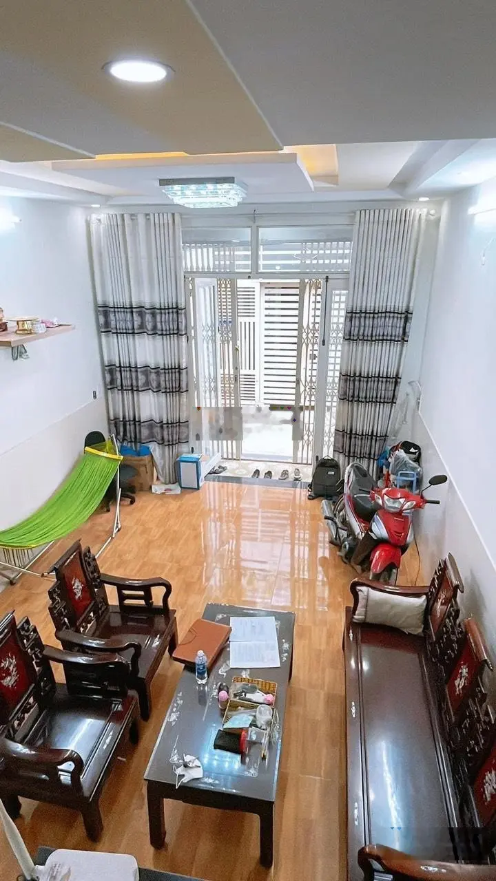 Kẹt vốn cần bán gấp nhà gần chợ Bàn Cờ Quận 3 đang cho thuê, SHR, LH Cô Oanh