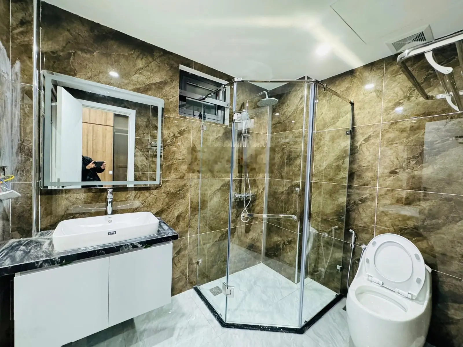 Bán nhà đẹp cầu thang máy fun nội thất ngọc thuỵ long biên hà nội 50m2