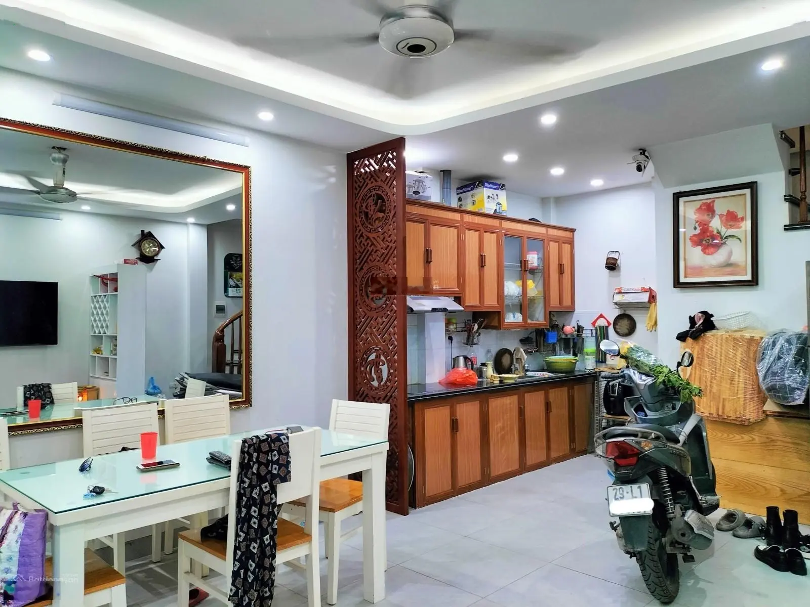 Bán gấp nhà phố Hoàng Cầu 42m 4 tầng mặt tiền 3,8m hơn 7 tỷ ôtô đỗ cửa KD