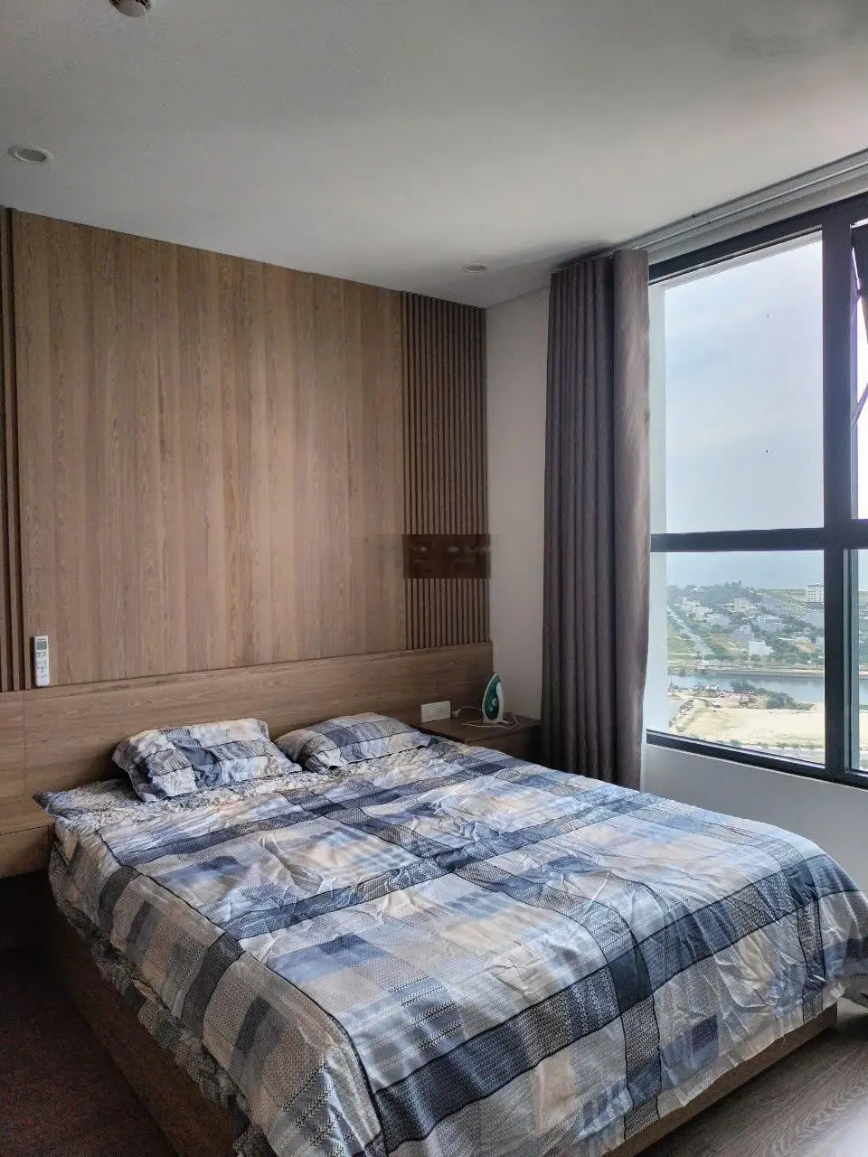 Bán căn góc 2 phòng ngủ view biển toà căn hộ FPT Plaza Đà Nẵng, giá chỉ 2,x tỷ/ căn