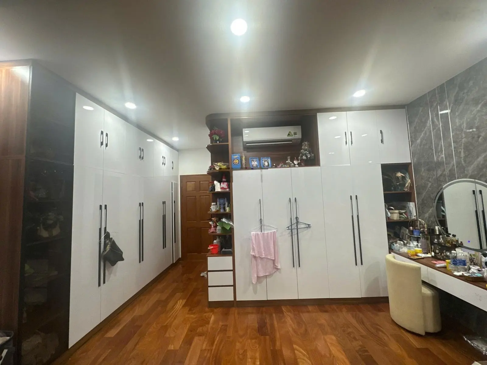 Siêu phẩm MTKD Lê Thị Hồng, F17, GV (DT: 5x22m & 4 Tầng) - Khu Bàn Cờ CC26 Giá 14 tỷ TL