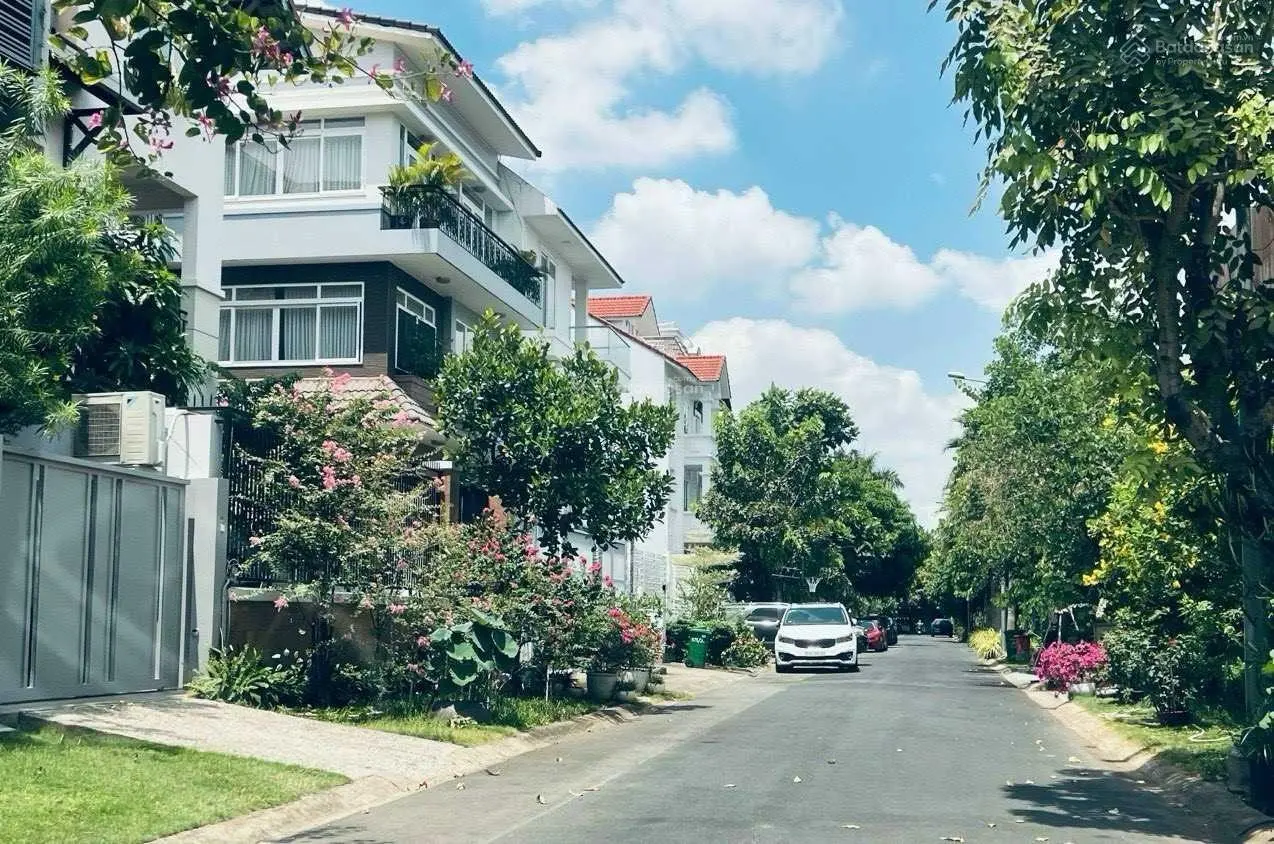 Biệt thự khu vip đường Nguyễn Văn Hưởng - Thảo Điền. DT: 200m2 - nhà đẹp - giá 49.9 tỷ