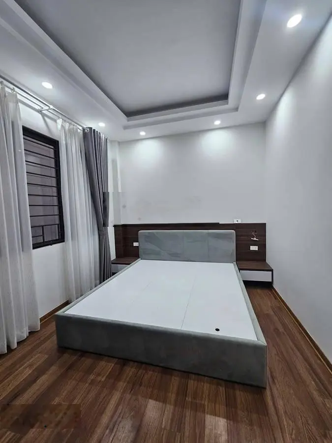 Bán nhà đàm Quang Trung long Biên 42 m 5 tầng MT 7 m giá 7 tỷ