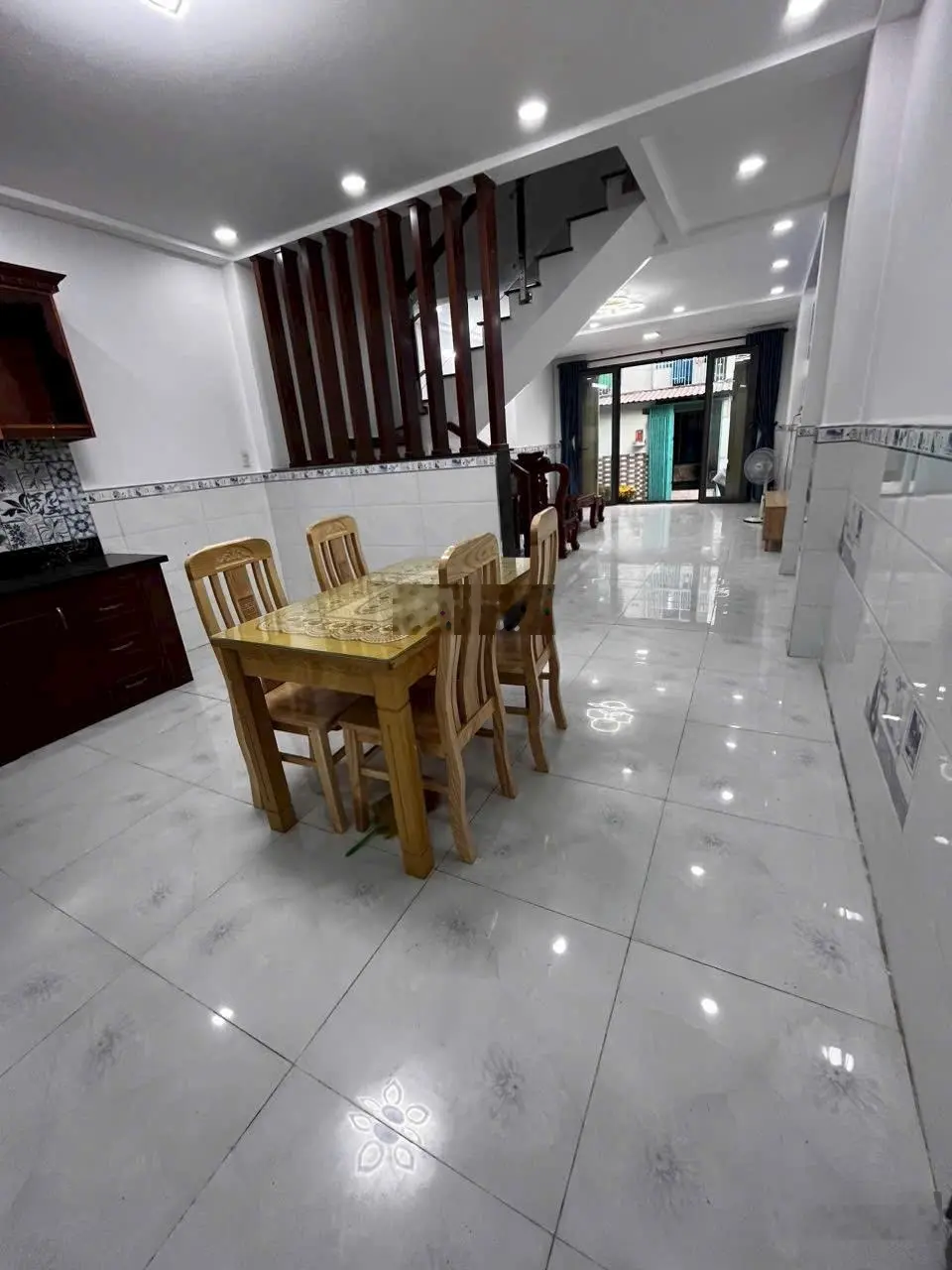 Kẹt vốn bán gấp nhà đẹp 1T1L hẻm oto Thăng Long, P4, Tân Bình. Giá hấp dẫn 3tỷ750/căn 99m2. Sẵn sổ.