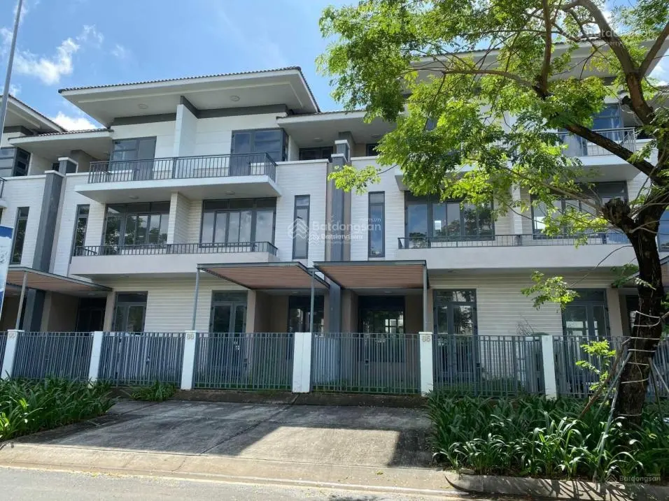 Biệt thự Lavila giá thật - Nhà thô - 10.4 tỷ - DT: 5.5 x 17.6m - LH: 0902 781 ***Ms. Linh)